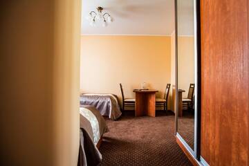 Фото номера Трехместный номер Хостелы Park Hostel г. Suchedniów 4