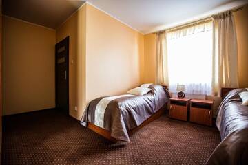 Фото номера Трехместный номер Хостелы Park Hostel г. Suchedniów 5