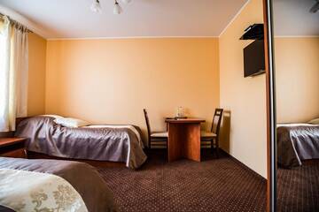 Фото номера Трехместный номер Хостелы Park Hostel г. Suchedniów 6