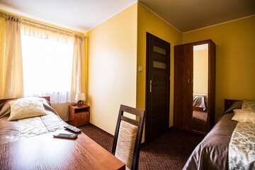 Фото номера Классический трехместный номер Хостелы Park Hostel г. Suchedniów 2