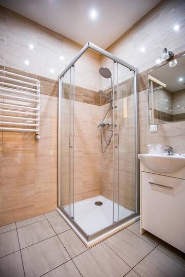 Фото номера Большой двухместный номер с 1 кроватью Хостелы Park Hostel г. Suchedniów 6